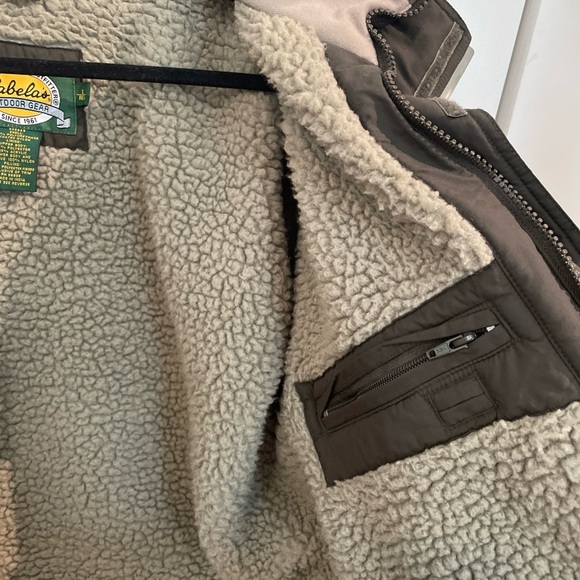 Cabela's Green and Cream Puffer Jacket - Picture 4 of 7